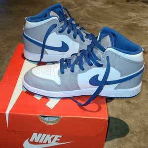 Air Jordan retro 1s mid 3 youth nike